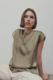 MN Keyhole Capsleeve Top